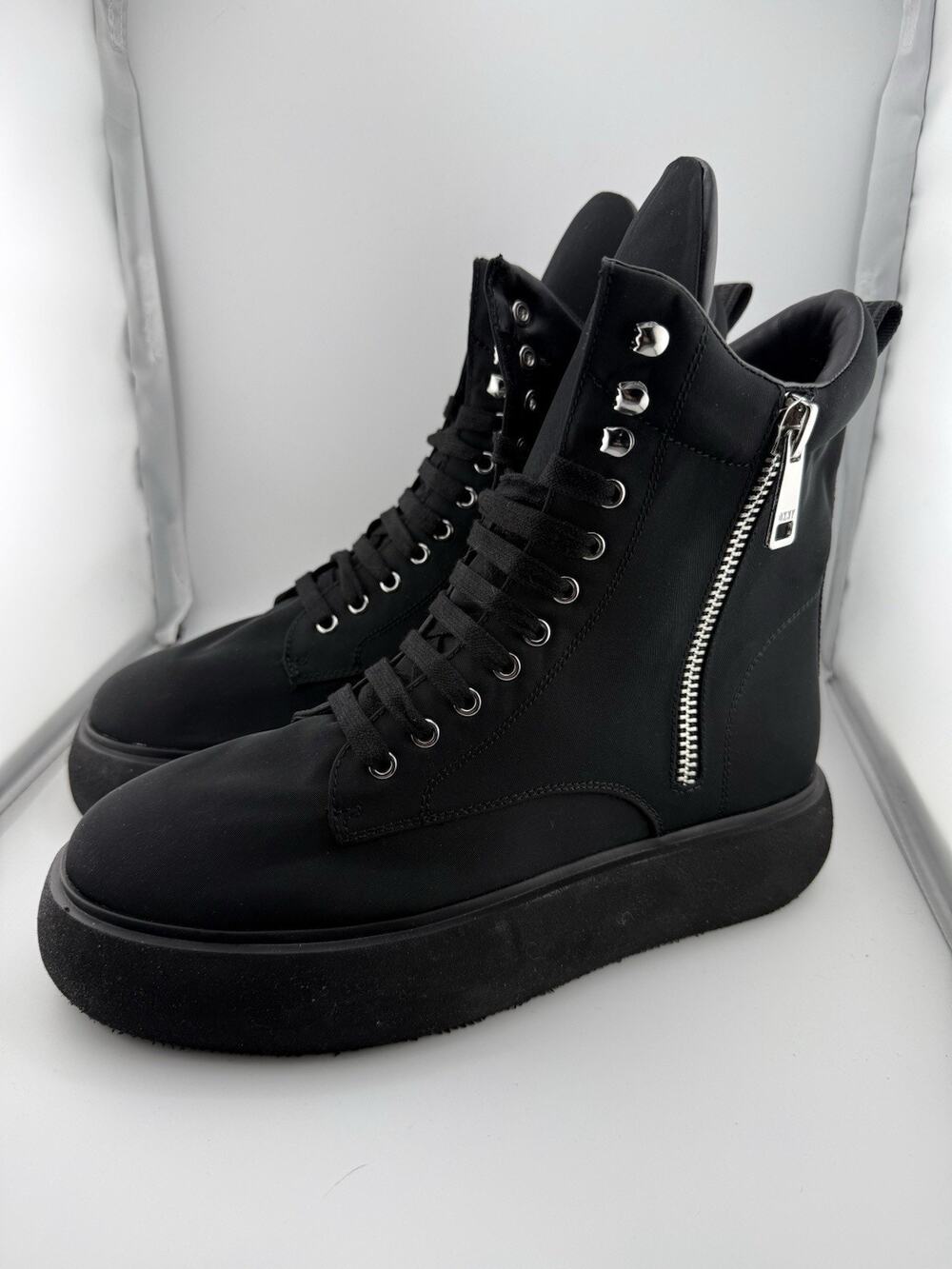 NWOB DKNY Womens Aken Sneaker Boot Designer High-Top Size 9